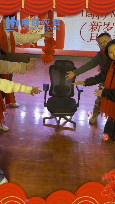 🎇 元旦快乐，温暖相伴 🎇时光匆匆，感恩 2025 年每一份支持与陪伴！从猪场到工厂，南商农科的成长，离不开每一位合作伙伴与家人的信赖！2026 年，我们将继续以贴心服务和硬核设备，陪您一路前行，养殖